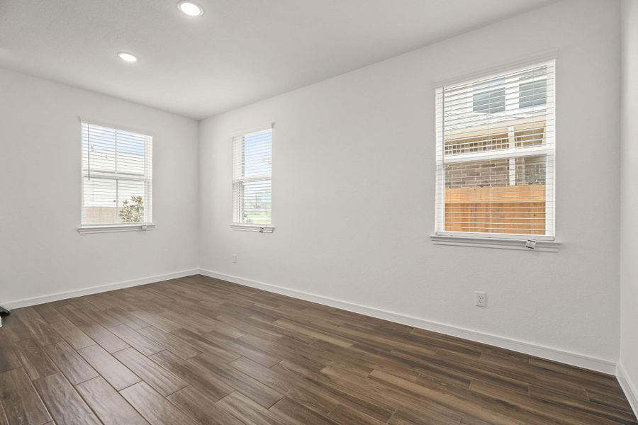 Elegant dining room (*Photo not of actual home and used for illustration purposes only.)