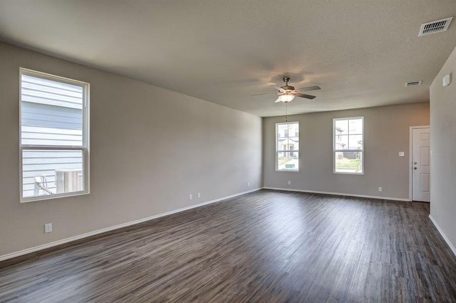 Spacious, unfurnished interior of a new home in Hannah Heights, Seguin (Image 15). Spacious, unfurnished interior of a new home in Hannah Heights, Seguin (Image 15).