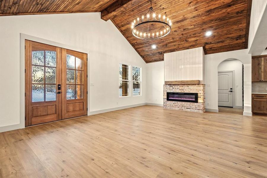 Spacious, unfurnished interior of a new home in , Bonham (Image 33).