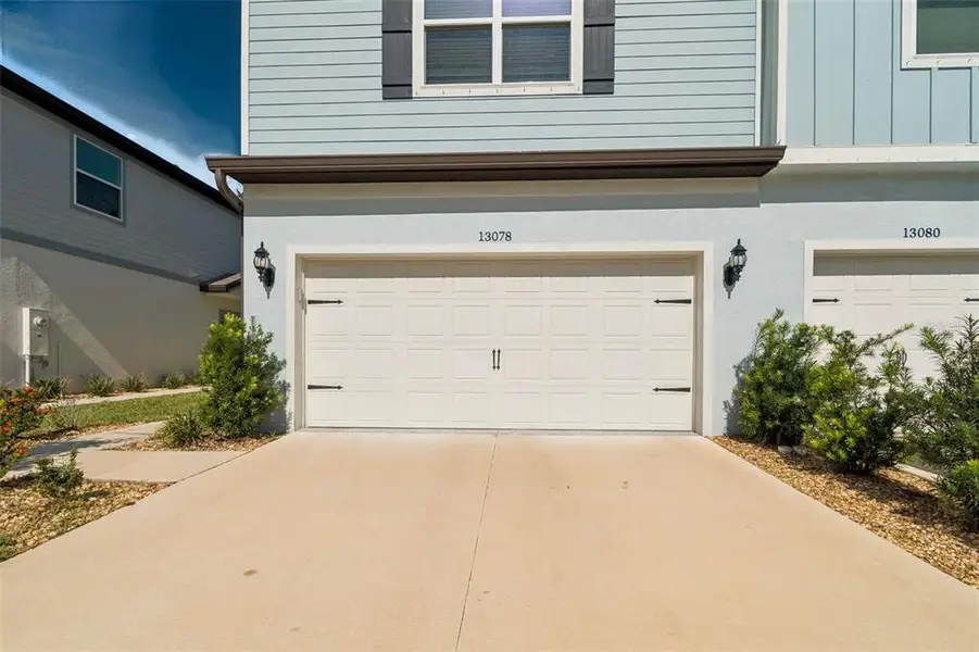 Exterior details and patio area of a home in , Tampa (Image 4).