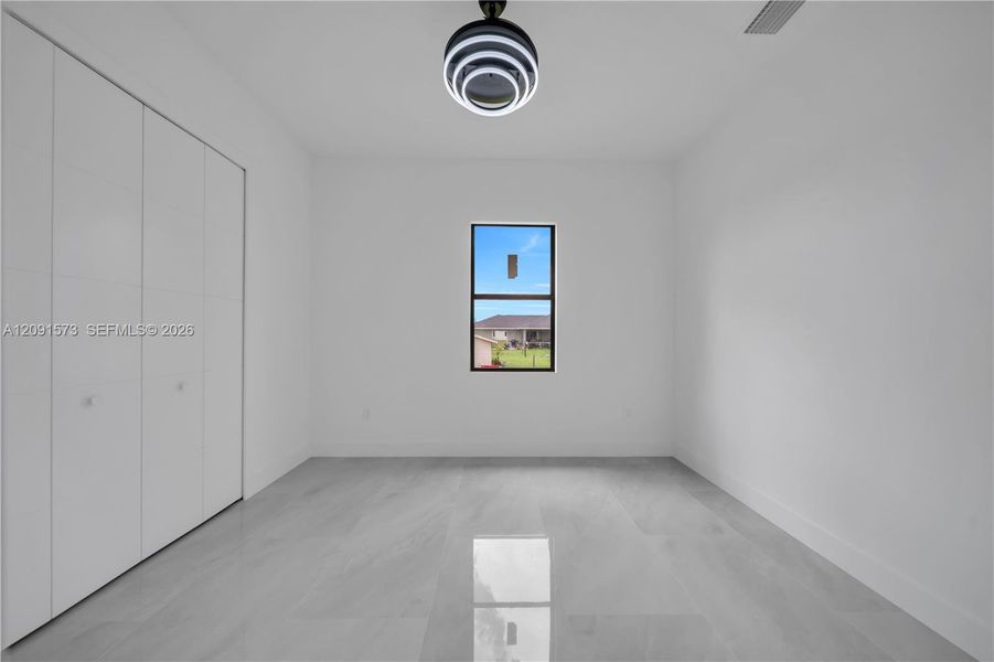Spacious, unfurnished interior of a new home in , Lehigh Acres (Image 14).