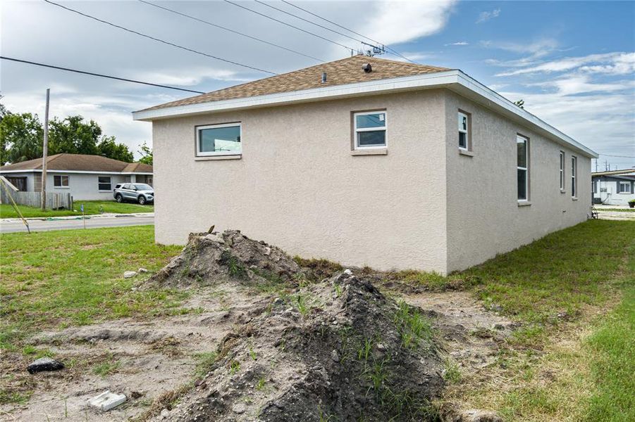 Exterior details and patio area of a home in , Palmetto (Image 4).