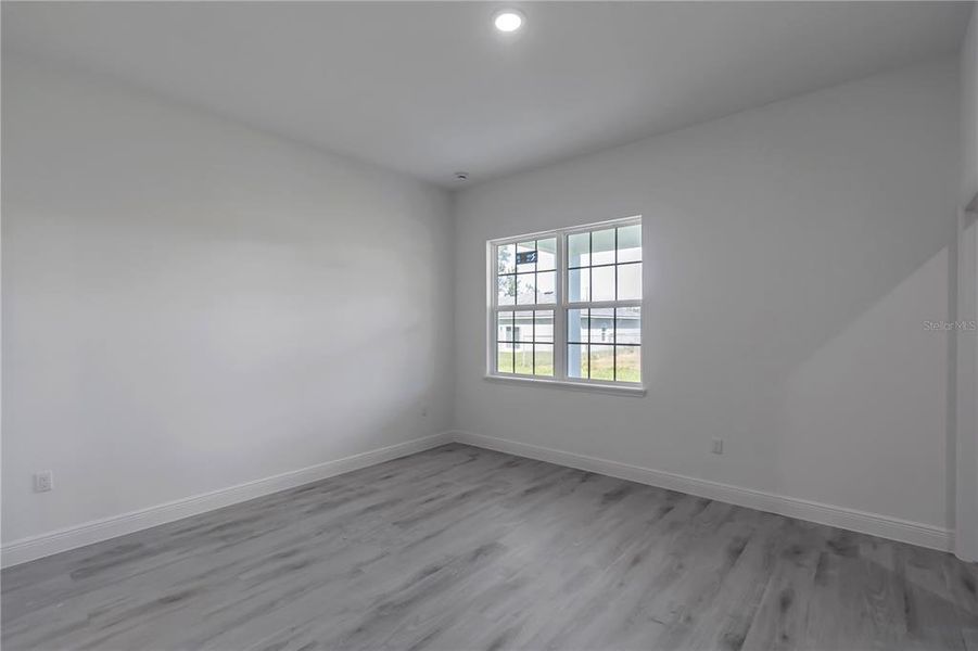 Spacious, unfurnished interior of a new home in , Ocala (Image 27).