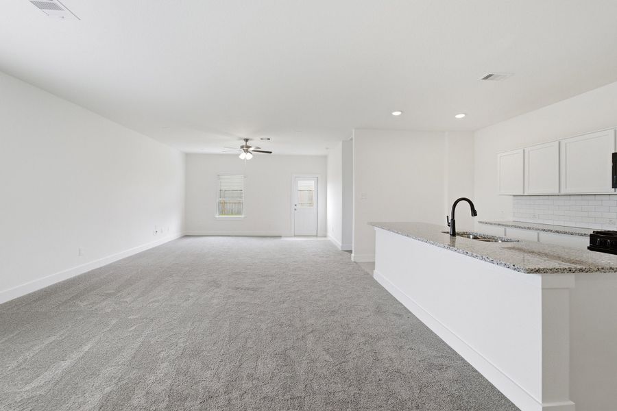 Spacious, unfurnished interior of a new home in Harvest Pointe, Needville (Image 24).