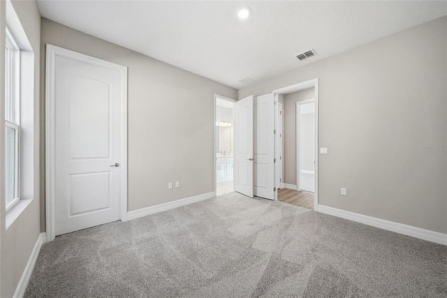 Spacious, unfurnished interior of a new home in , Hernando (Image 19).