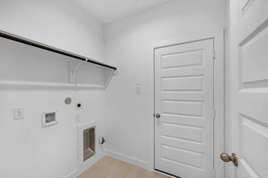 Spacious, unfurnished interior of a new home in Huntington Place, Rosharon (Image 16). Spacious, unfurnished interior of a new home in Huntington Place, Rosharon (Image 16).