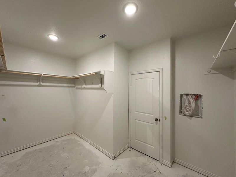 Spacious, unfurnished interior of a new home in Oak Valley, Oak Ridge (Image 4). Spacious, unfurnished interior of a new home in Oak Valley, Oak Ridge (Image 4).