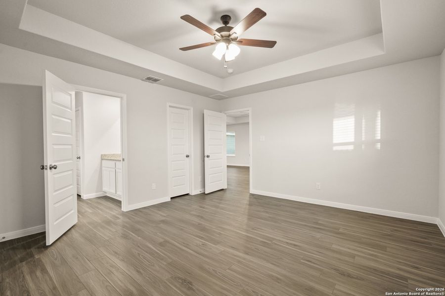 Spacious, unfurnished interior of a new home in Swenson Heights, Seguin (Image 20).