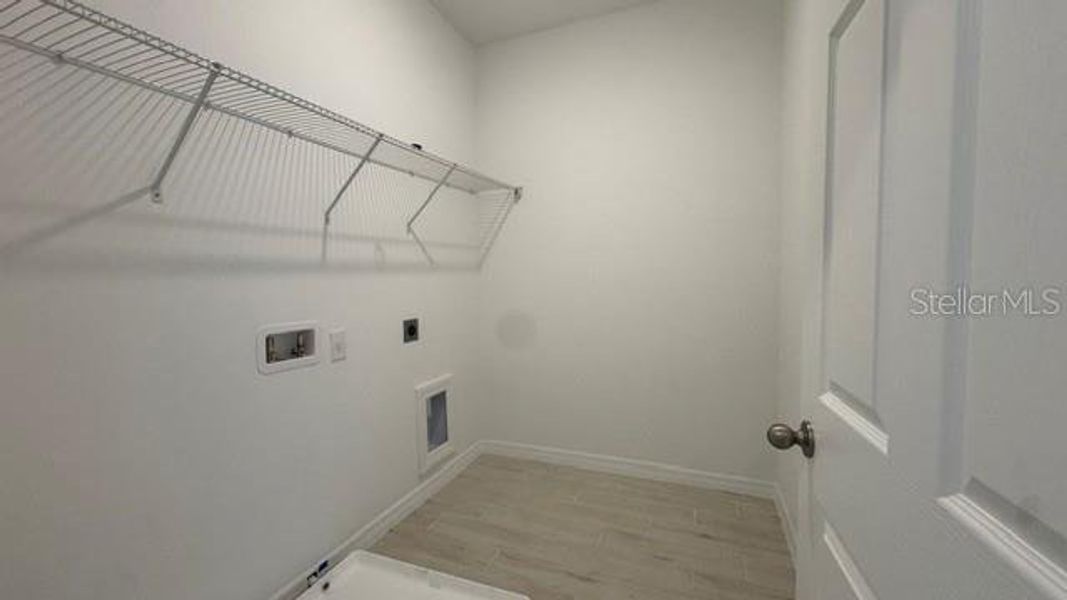 Spacious, unfurnished interior of a new home in Cypress Bluff, Groveland (Image 7).