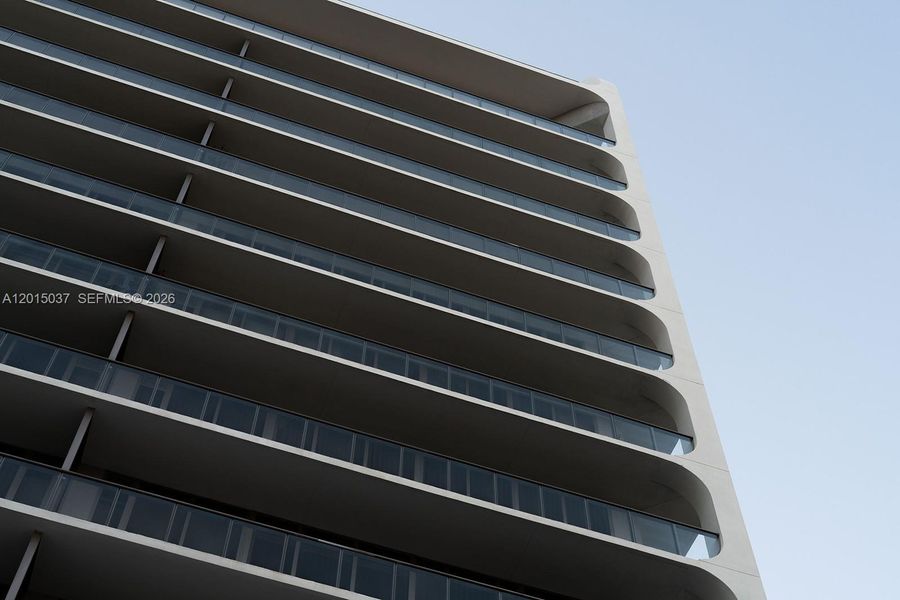 Condo located in Miami, FL showcasing its design and architecture (Image 27).