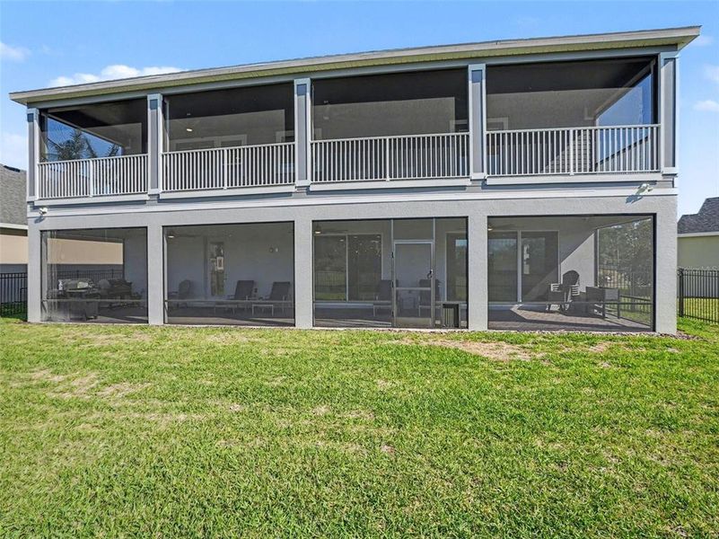 Exterior details and patio area of a home in , Oviedo (Image 28).