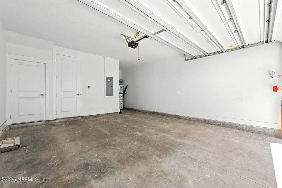 Spacious, unfurnished interior of a new home in , Jacksonville Beach (Image 34).