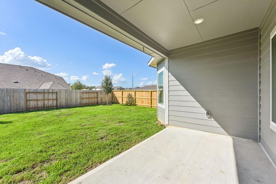 Front exterior of a new home in , New Caney, TX, highlighting curb appeal (Image 24). Front exterior of a new home in , New Caney, TX, highlighting curb appeal (Image 24).