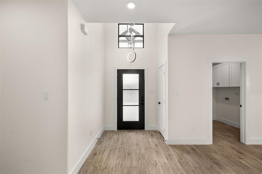 Spacious, unfurnished interior of a new home in , Granbury (Image 20).