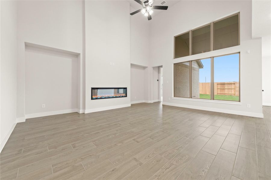 Representative image. Features, selections and colors may vary. Representative image. Features, selections and colors may vary.