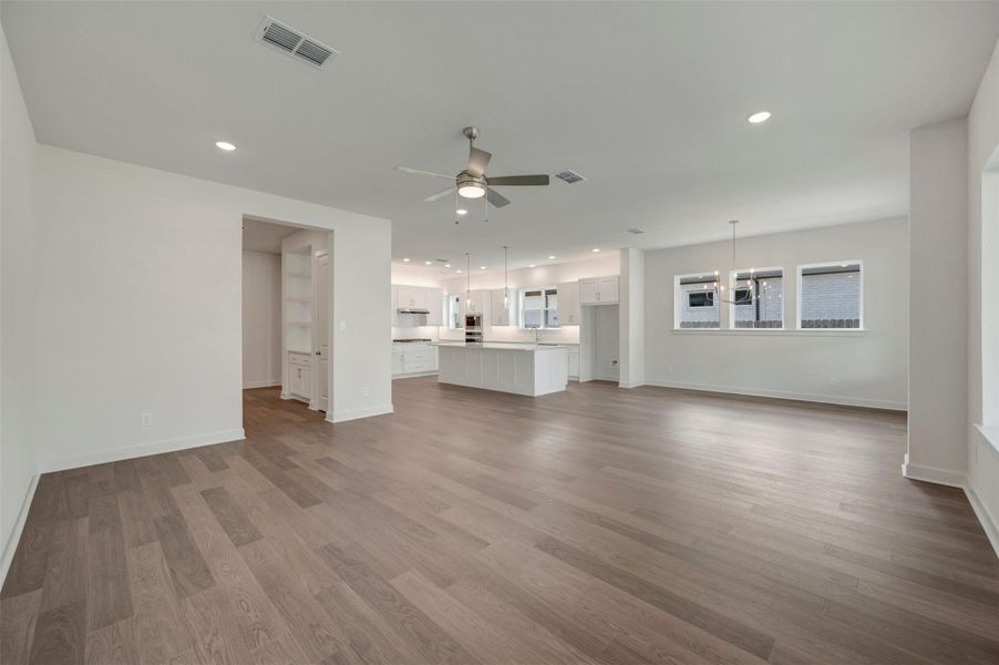 Spacious, unfurnished interior of a new home in ARTAVIA - Parkview Collection, Conroe (Image 35).
