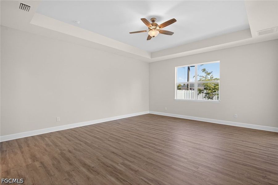 Spacious, unfurnished interior of a new home in Cape Coral, Cape Coral (Image 21).