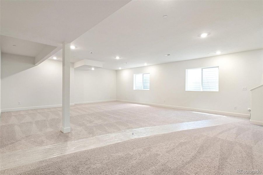 Spacious, unfurnished interior of a new home in Turnberry, Commerce City (Image 15).