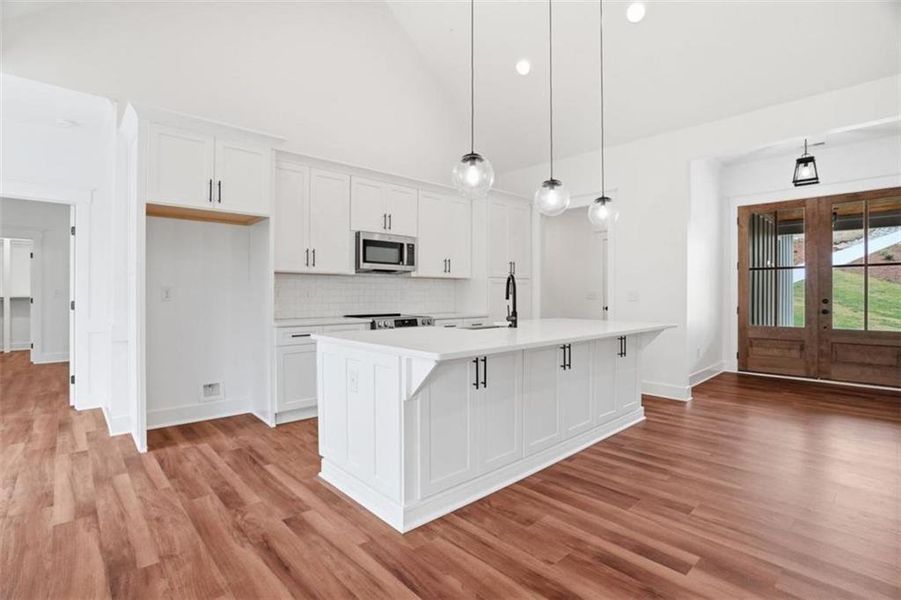 Furnished interior view inside a new home in , Jasper (Image 9).