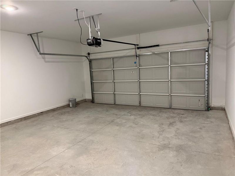 Spacious, unfurnished interior of a new home in Bennett Farm, Loganville (Image 29).