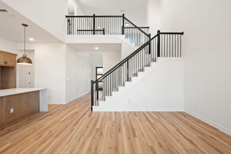 Spacious, unfurnished interior of a new home in Lariat, Liberty Hill (Image 30).
