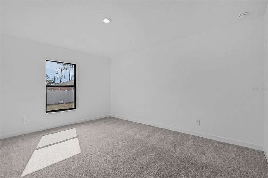Spacious, unfurnished interior of a new home in Port Charlotte, North Port (Image 17).