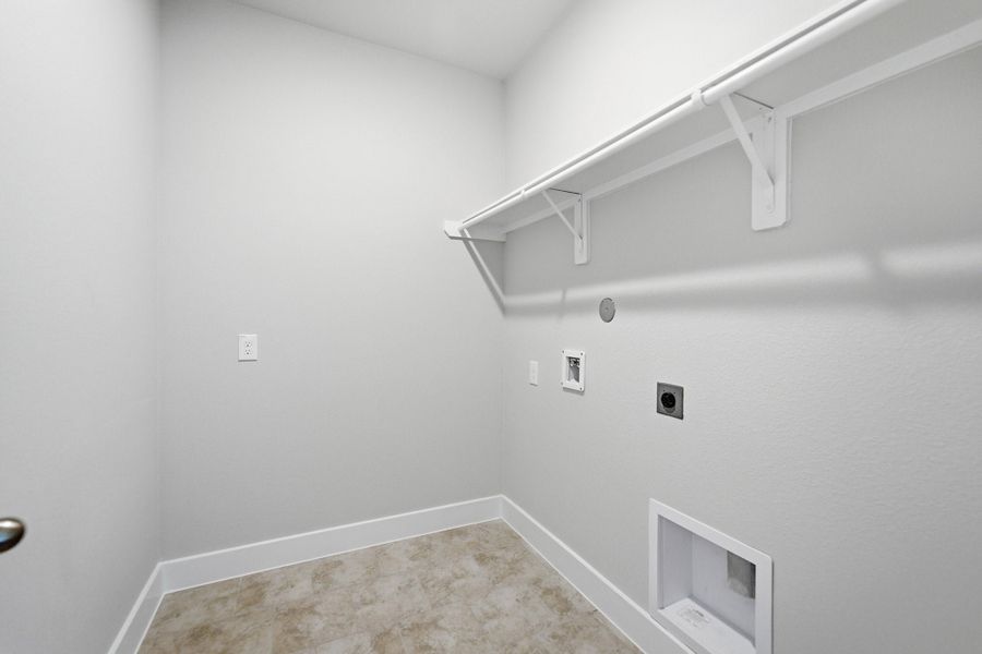 Spacious, unfurnished interior of a new home in Ashland, Angleton (Image 48).