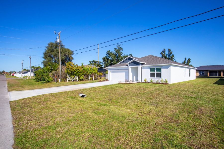 Exterior details and patio area of a home in Cape Coral, Cape Coral (Image 4).