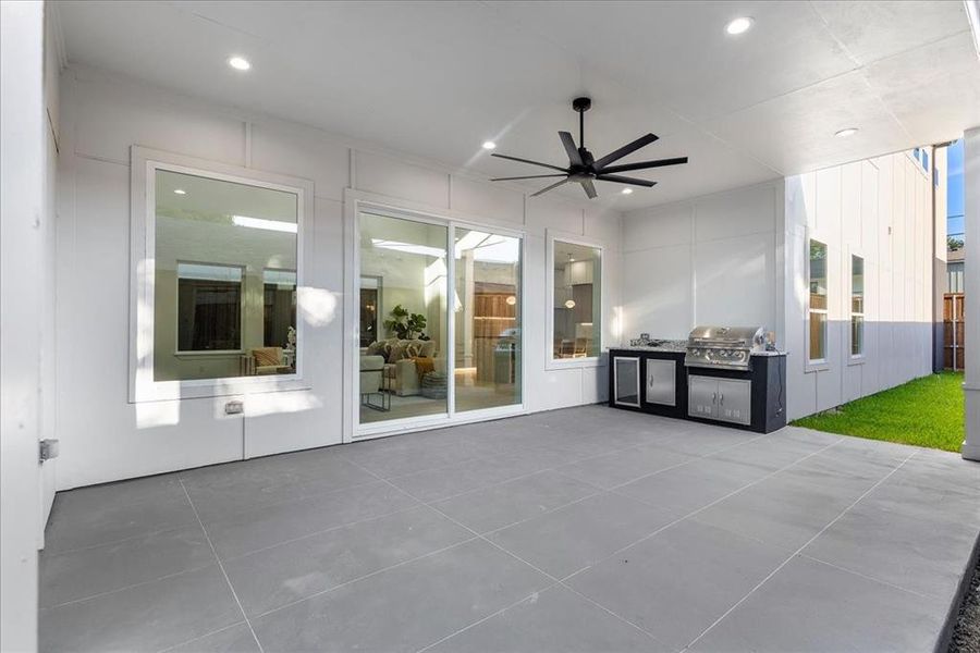 Exterior details and patio area of a home in , Dallas (Image 3).