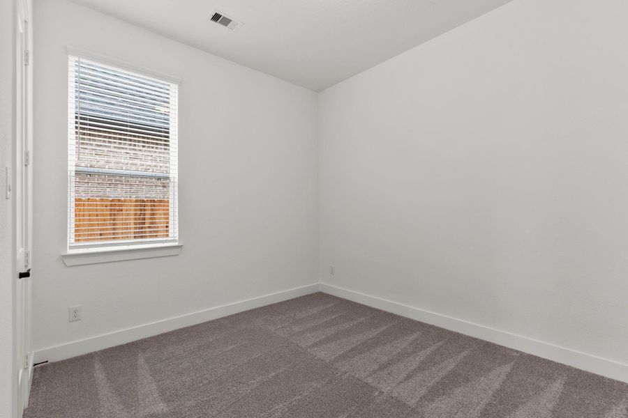 Spacious, unfurnished interior of a new home in Blue Heron, Mont Belvieu (Image 20).