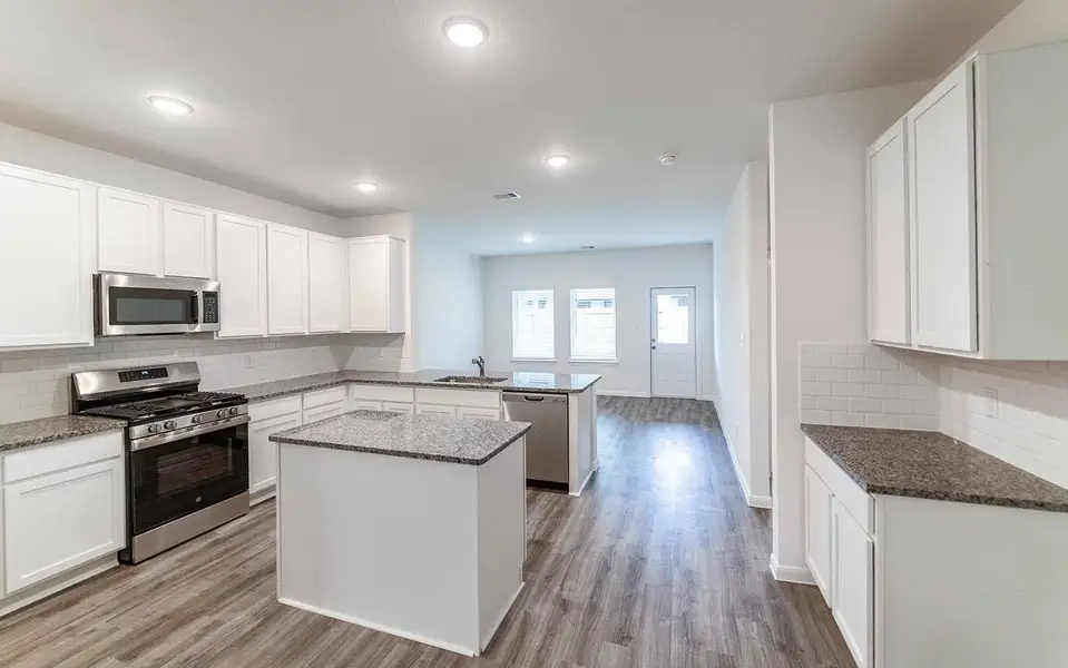 Furnished interior view inside a new home in Lago Mar, Texas City (Image 5).