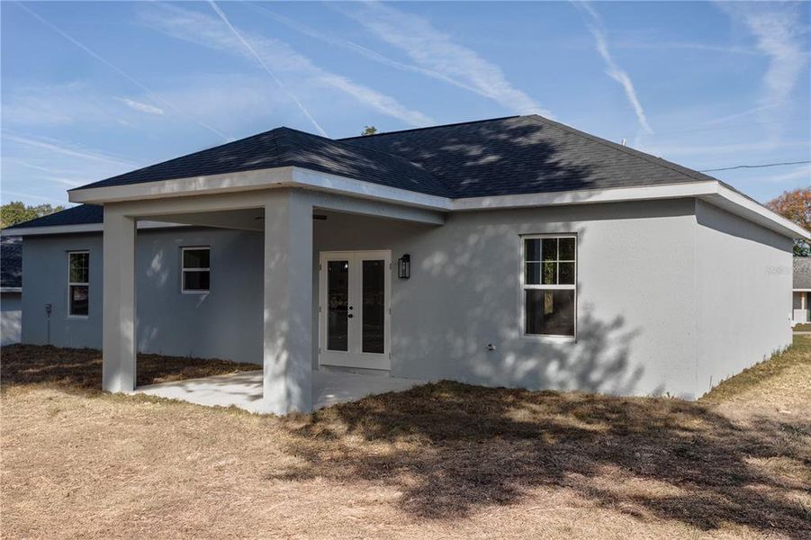 Exterior details and patio area of a home in , Ocala (Image 4).