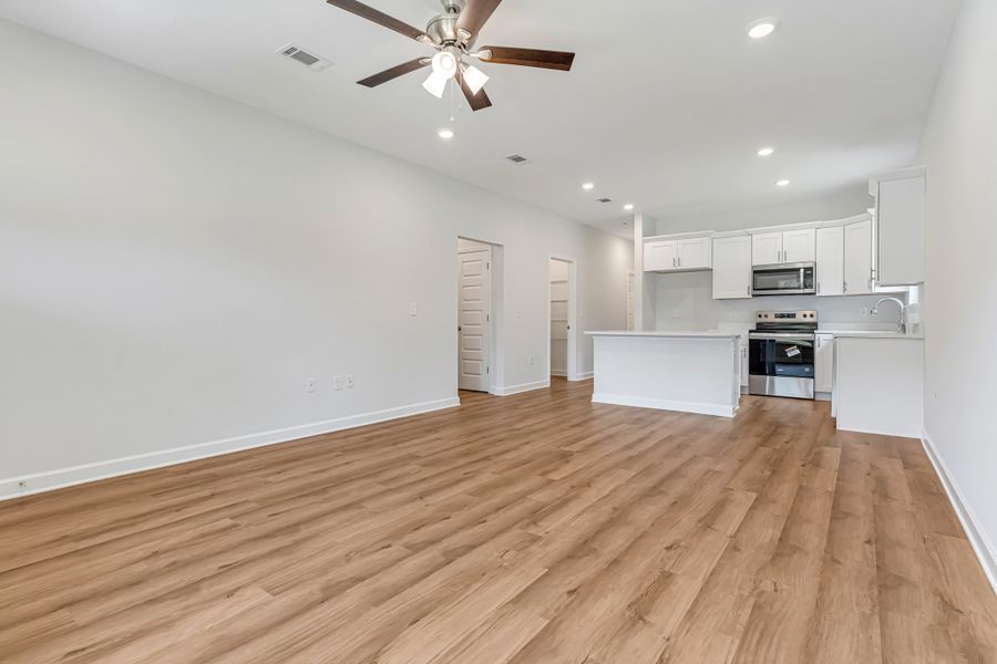 Spacious, unfurnished interior of a new home in , Crestview (Image 27).