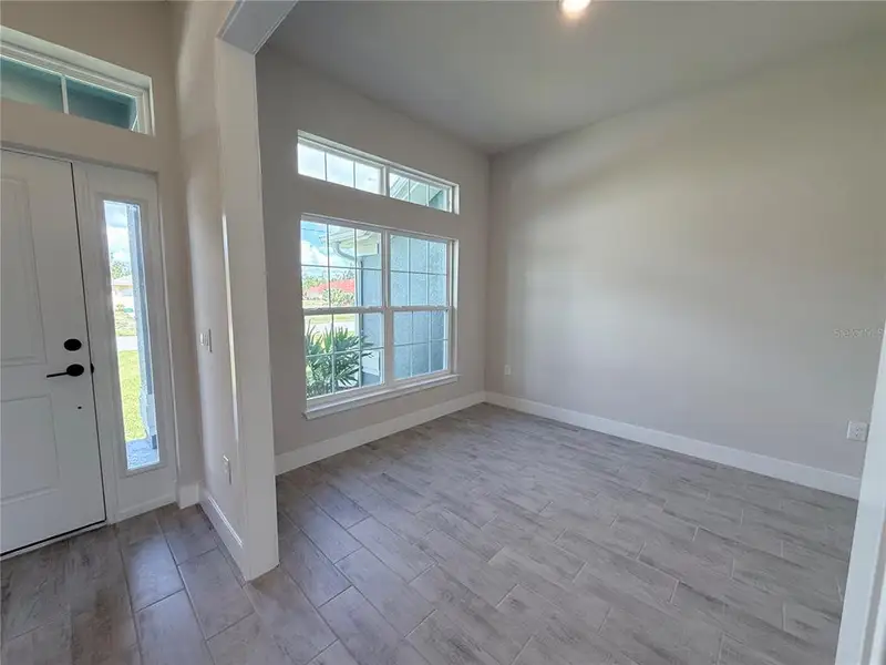 Spacious, unfurnished interior of a new home in Port Charlotte, Port Charlotte (Image 11).