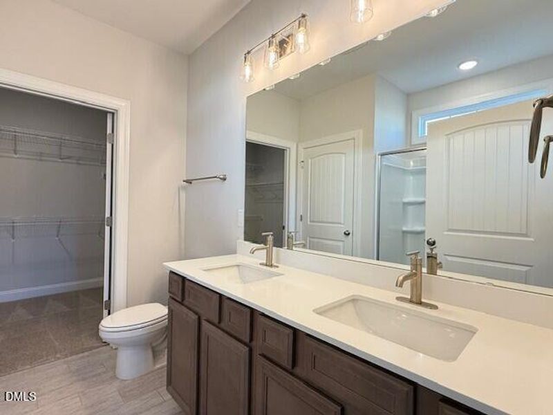 87 VR Primary Vanity