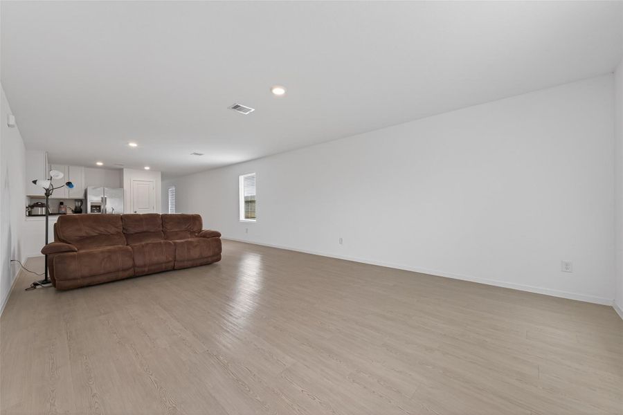 Spacious, unfurnished interior of a new home in Indian Springs, Crosby (Image 22).