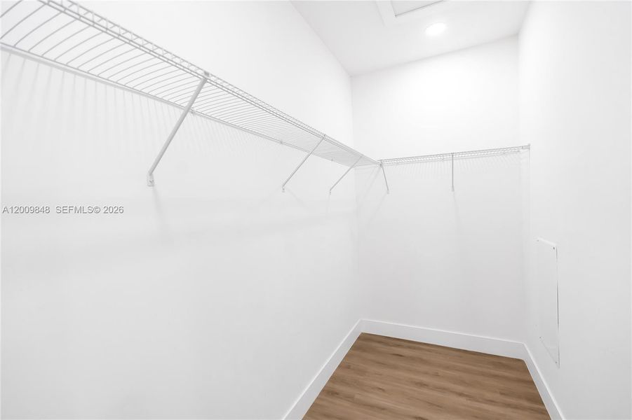 Spacious, unfurnished interior of a new home in , Clewiston (Image 38).