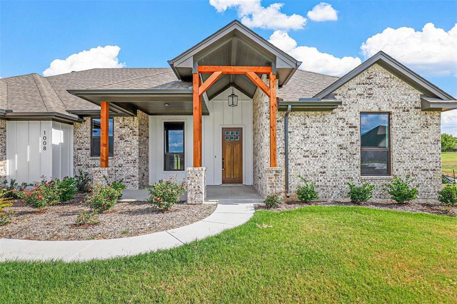 View of front of house with a front yard