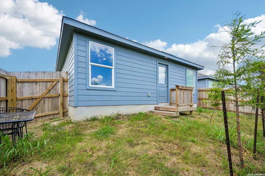 Exterior details and patio area of a home in , Marion (Image 15).