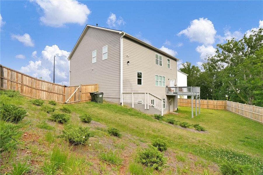 Exterior details and patio area of a home in Thompson Ridge, Dallas (Image 3). Exterior details and patio area of a home in Thompson Ridge, Dallas (Image 3).