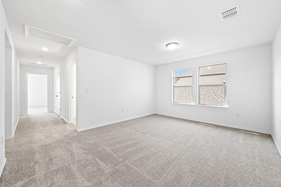 Spacious, unfurnished interior of a new home in Creekside at Estancia, Austin (Image 29).