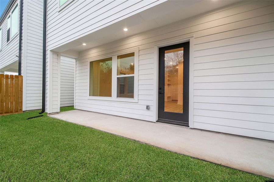 Exterior details and patio area of a home in , Houston (Image 24).