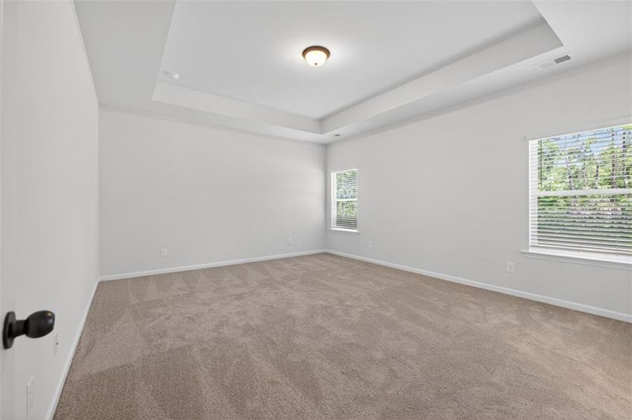 Spacious, unfurnished interior of a new home in Oakmont, Dallas (Image 19).