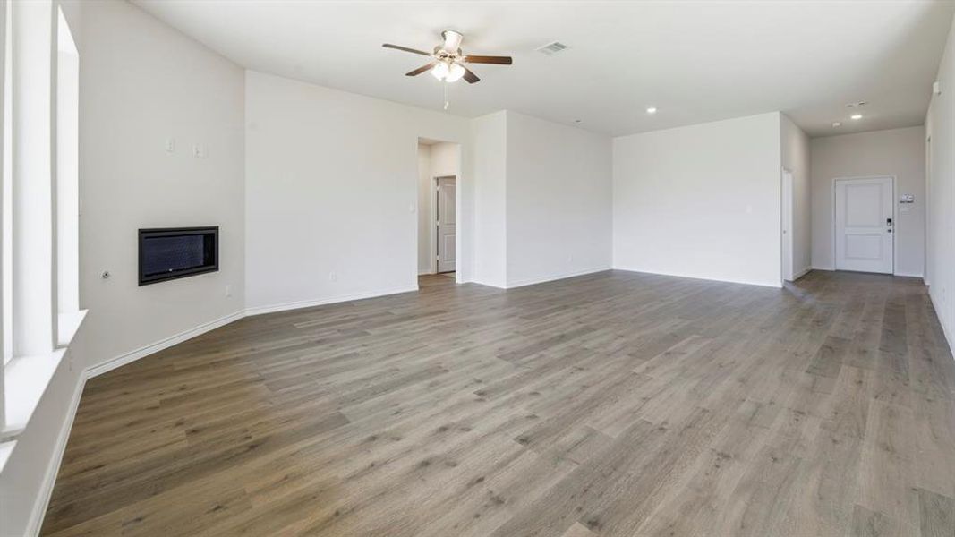 Spacious, unfurnished interior of a new home in The Woods at Lindsey Place, Anna (Image 31).