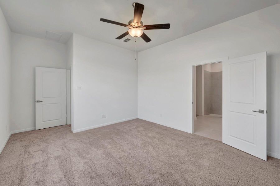 Spacious, unfurnished interior of a new home in Beacon Point at Lago Mar 50’ Homesites, Texas City (Image 24).