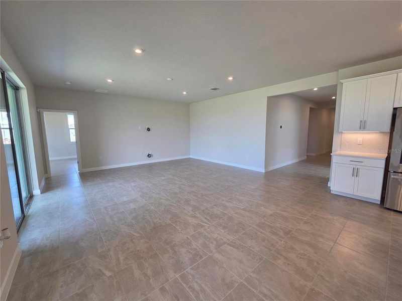 Spacious, unfurnished interior of a new home in Malabar Springs, Palm Bay (Image 8). Spacious, unfurnished interior of a new home in Malabar Springs, Palm Bay (Image 8).