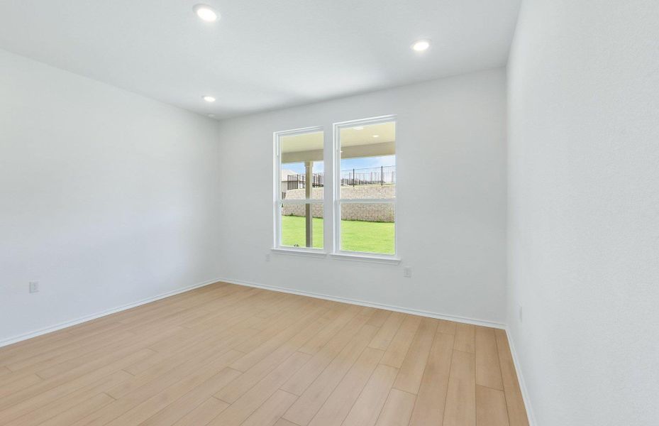 Spacious, unfurnished interior of a new home in Sun City Texas, Georgetown (Image 24).