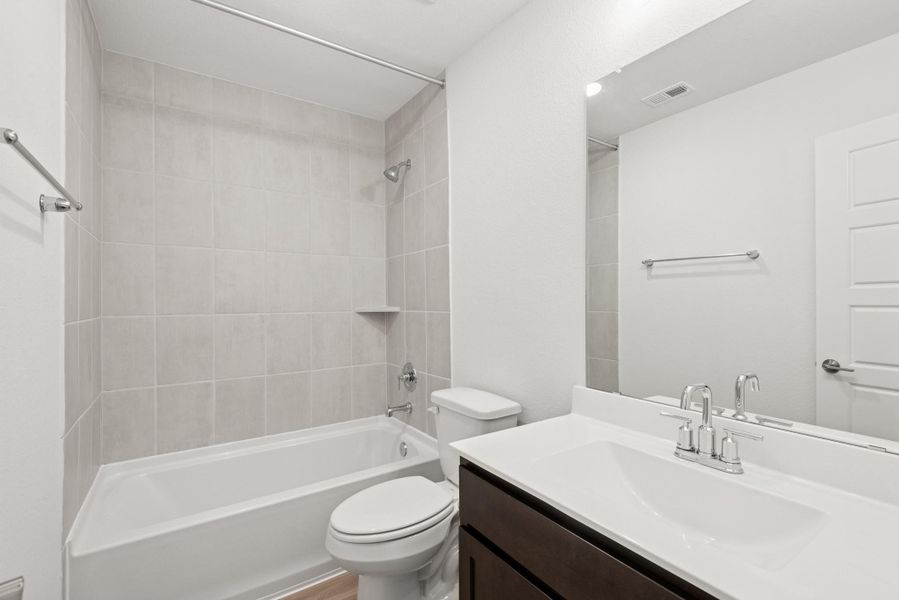 Furnished interior view inside a new home in Lago Mar, Santa Fe (Image 6). Furnished interior view inside a new home in Lago Mar, Santa Fe (Image 6).