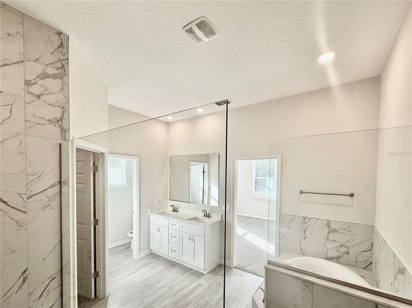 Furnished interior view inside a new home in , Eustis (Image 8).