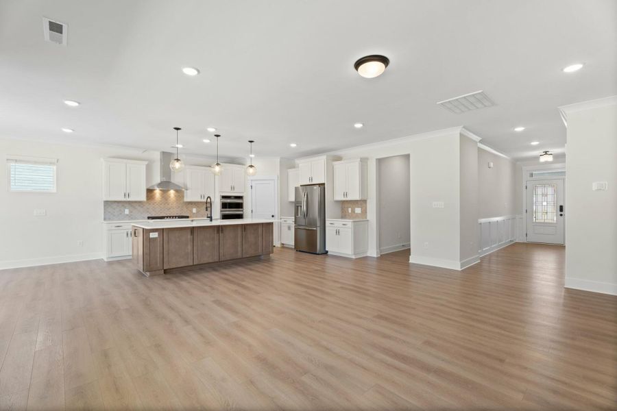 Spacious, unfurnished interior of a new home in Redland, Advance (Image 27).
